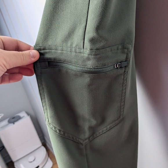 COPY - FIGS Women's Zamora Jogger Scrub Pants size XS petite kaki green - Picture 10 of 16